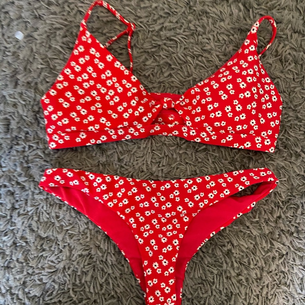 Tilly’s Floral Bikini- size s/m